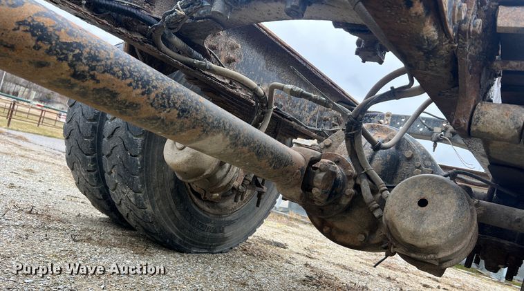 image for item MM9235 1999 Freightliner FL70  truck cab and chassis