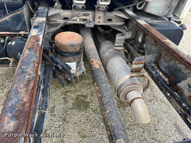 image for item MM9235 1999 Freightliner FL70  truck cab and chassis