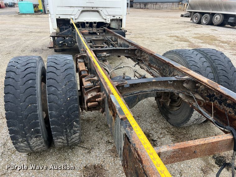 image for item MM9235 1999 Freightliner FL70  truck cab and chassis