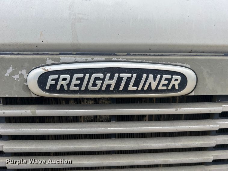 image for item MM9235 1999 Freightliner FL70  truck cab and chassis