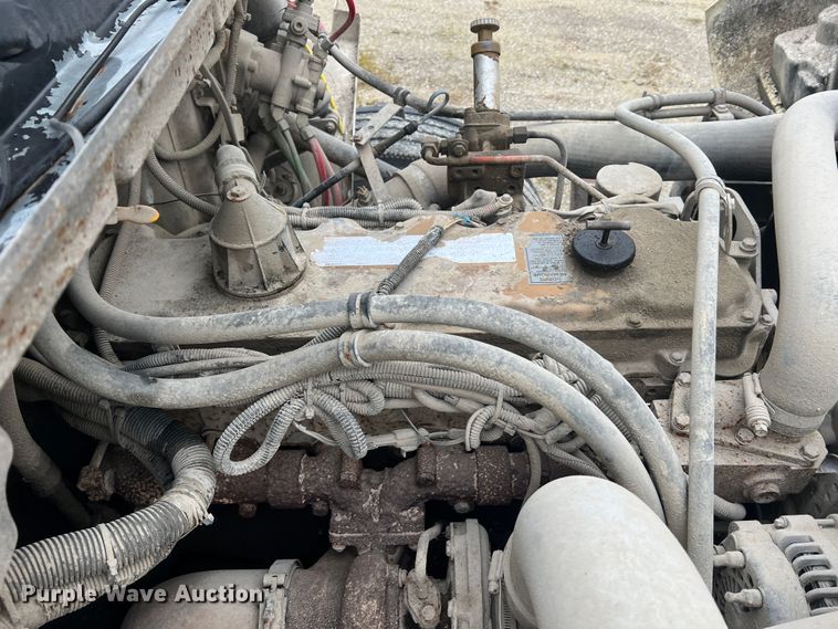 image for item MM9235 1999 Freightliner FL70  truck cab and chassis