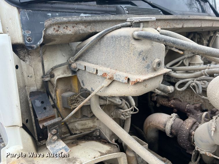 image for item MM9235 1999 Freightliner FL70  truck cab and chassis