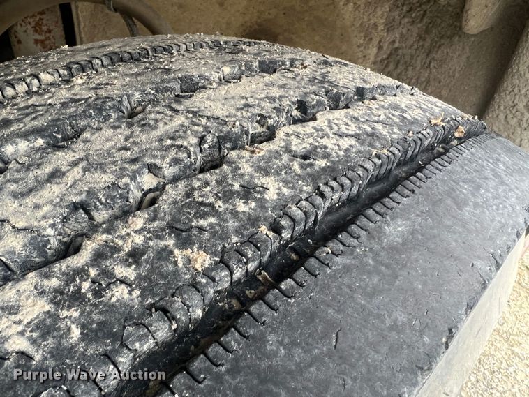 image for item MM9235 1999 Freightliner FL70  truck cab and chassis