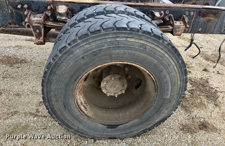 image for item MM9235 1999 Freightliner FL70  truck cab and chassis