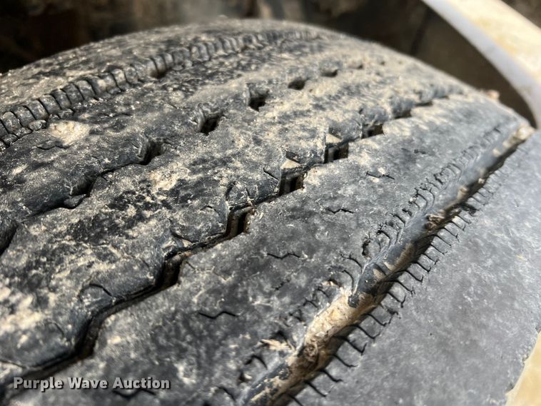 image for item MM9235 1999 Freightliner FL70  truck cab and chassis