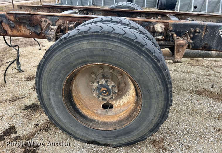 image for item MM9235 1999 Freightliner FL70  truck cab and chassis