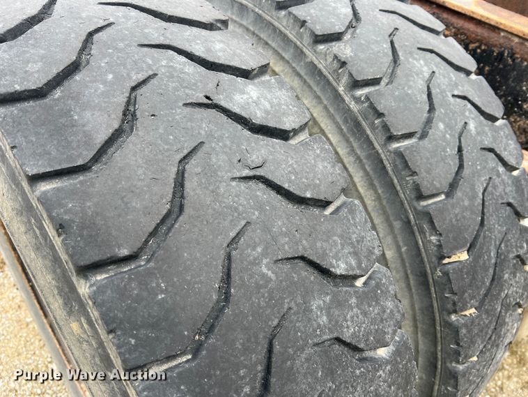 image for item MM9235 1999 Freightliner FL70  truck cab and chassis