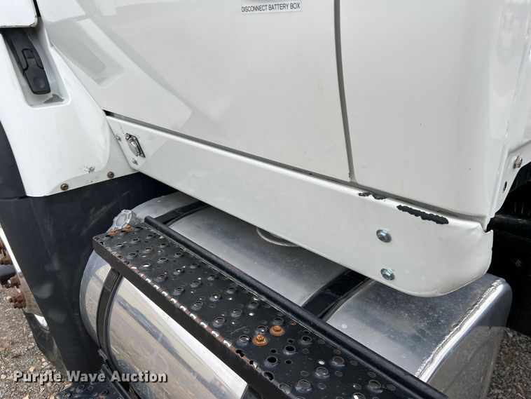 image for item MM9258 2013 International WorkStar  truck cab and chassis