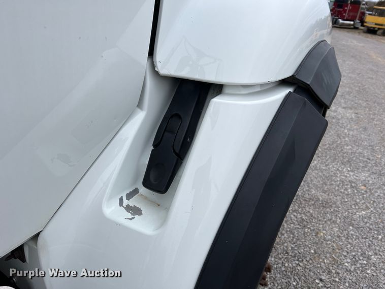 image for item MM9258 2013 International WorkStar  truck cab and chassis