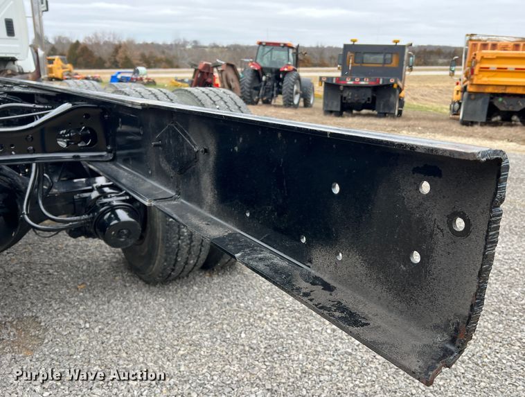 image for item MM9258 2013 International WorkStar  truck cab and chassis