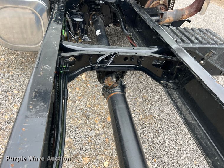 image for item MM9258 2013 International WorkStar  truck cab and chassis