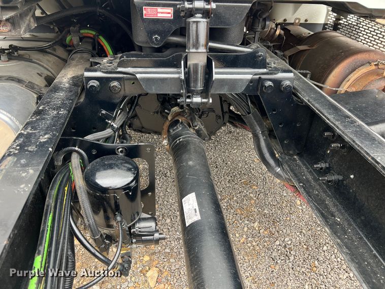 image for item MM9258 2013 International WorkStar  truck cab and chassis