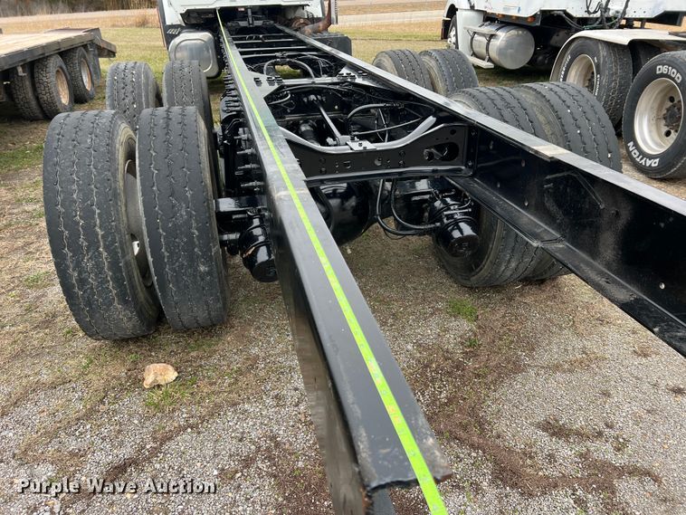 image for item MM9258 2013 International WorkStar  truck cab and chassis