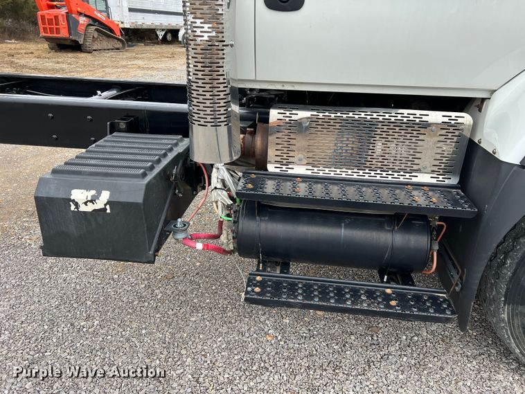 image for item MM9258 2013 International WorkStar  truck cab and chassis