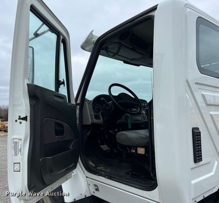 image for item MM9258 2013 International WorkStar  truck cab and chassis