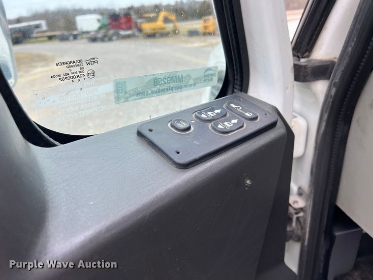 image for item MM9258 2013 International WorkStar  truck cab and chassis