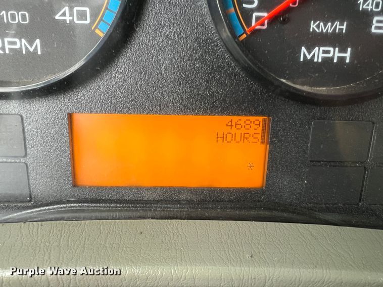 image for item MM9258 2013 International WorkStar  truck cab and chassis