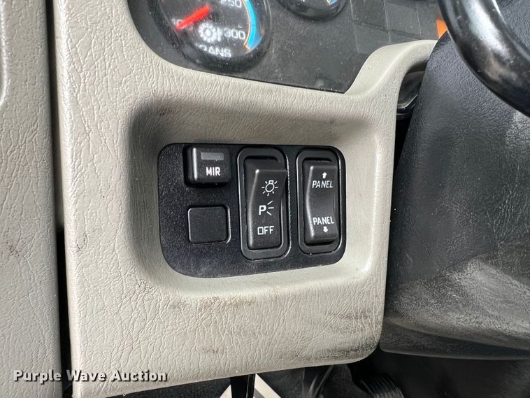 image for item MM9258 2013 International WorkStar  truck cab and chassis