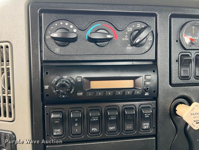 image for item MM9258 2013 International WorkStar  truck cab and chassis