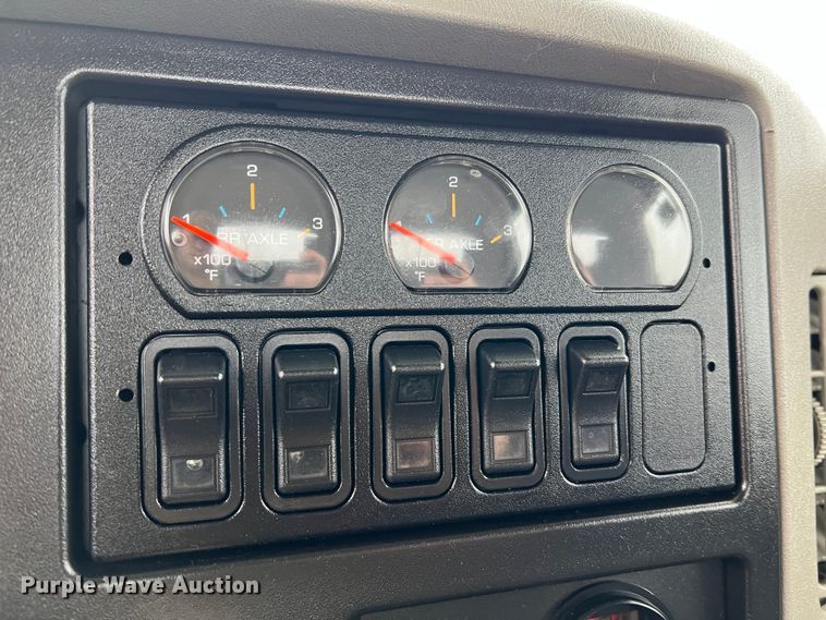 image for item MM9258 2013 International WorkStar  truck cab and chassis