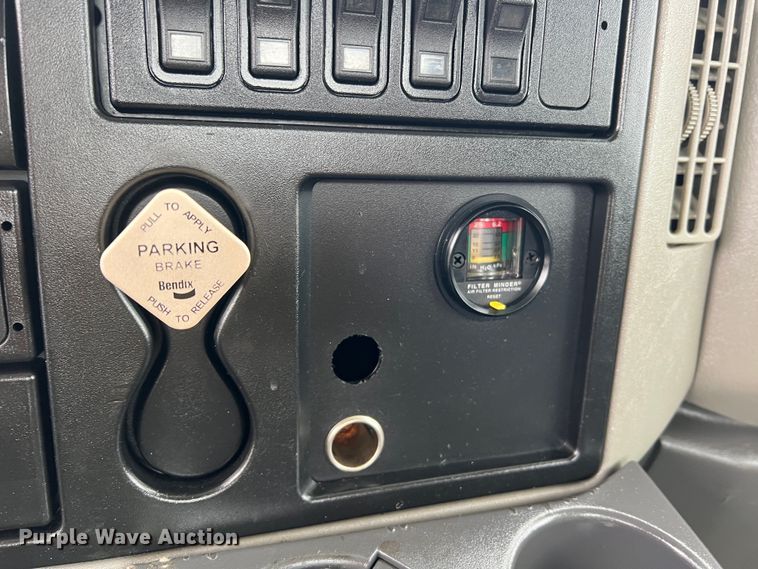 image for item MM9258 2013 International WorkStar  truck cab and chassis