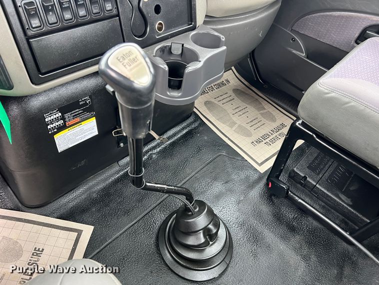 image for item MM9258 2013 International WorkStar  truck cab and chassis