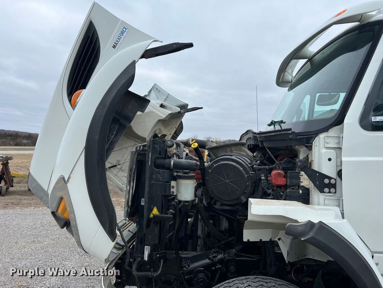 image for item MM9258 2013 International WorkStar  truck cab and chassis