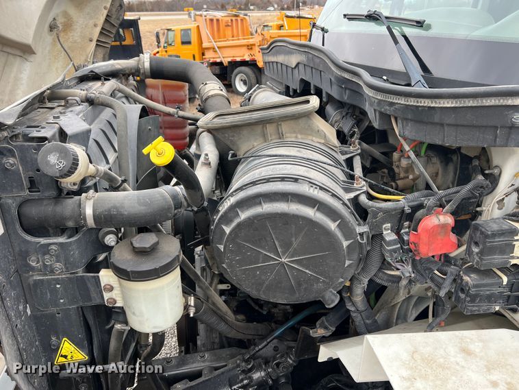 image for item MM9258 2013 International WorkStar  truck cab and chassis