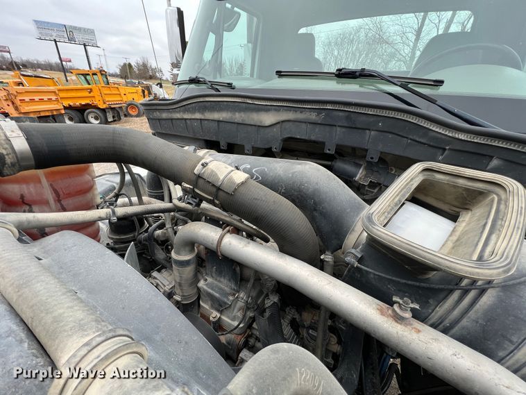 image for item MM9258 2013 International WorkStar  truck cab and chassis