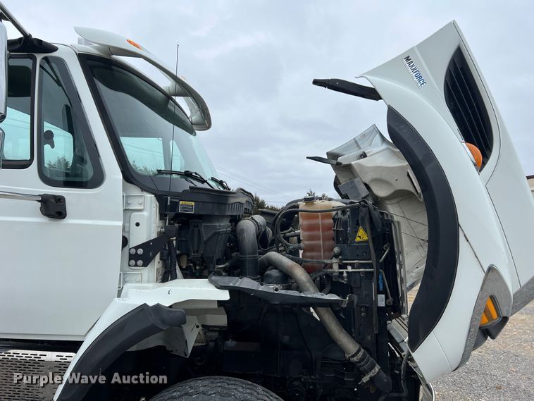 image for item MM9258 2013 International WorkStar  truck cab and chassis