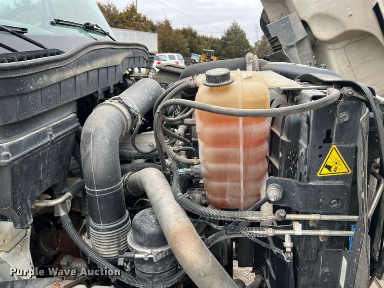 image for item MM9258 2013 International WorkStar  truck cab and chassis