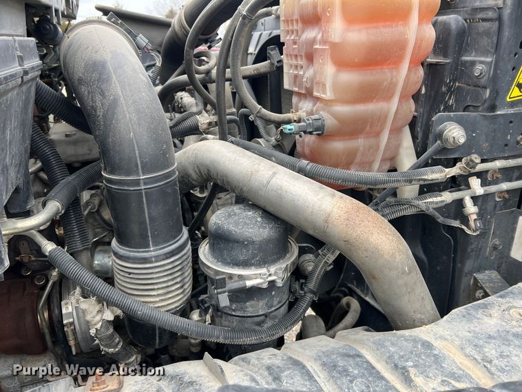 image for item MM9258 2013 International WorkStar  truck cab and chassis