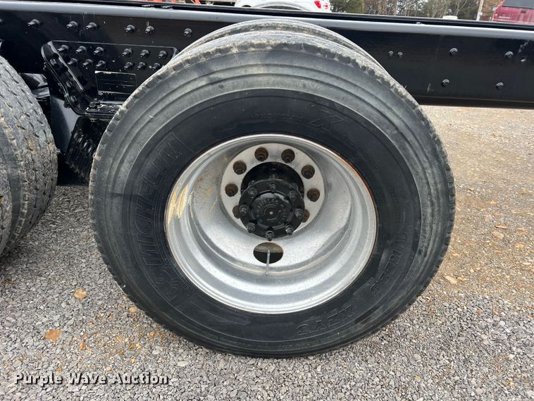 image for item MM9258 2013 International WorkStar  truck cab and chassis