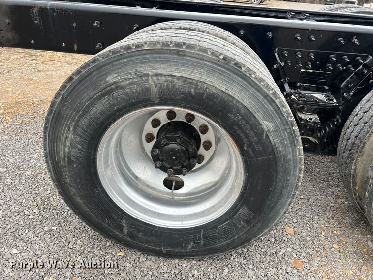 image for item MM9258 2013 International WorkStar  truck cab and chassis