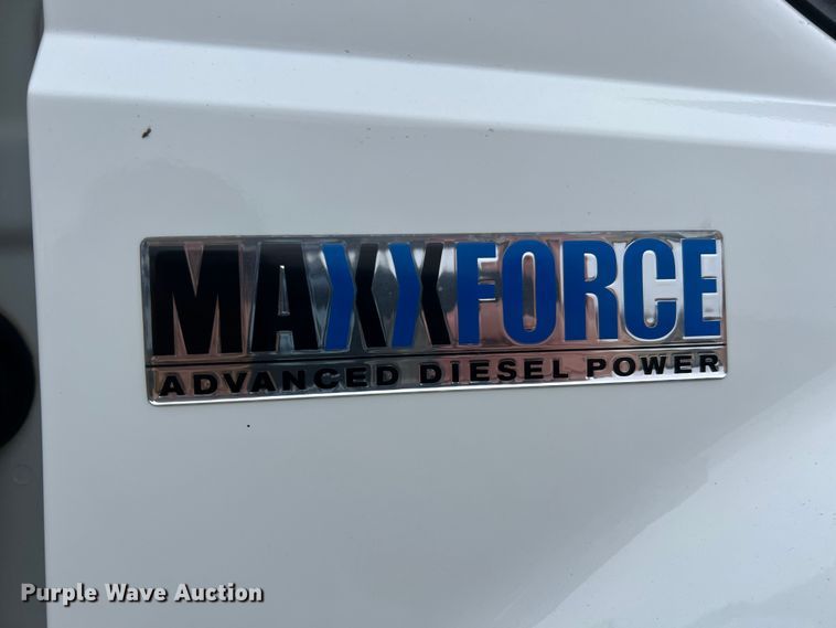 image for item MM9258 2013 International WorkStar  truck cab and chassis