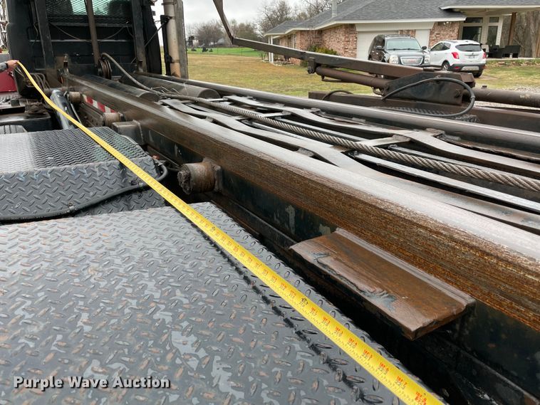 image for item MM9363 2000 Mack RD688S  roll-off container truck