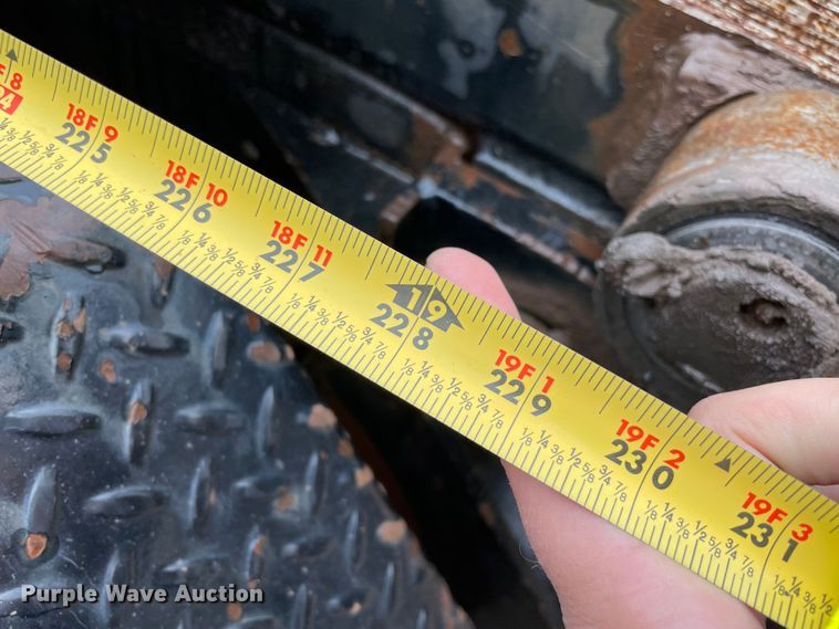 image for item MM9363 2000 Mack RD688S  roll-off container truck