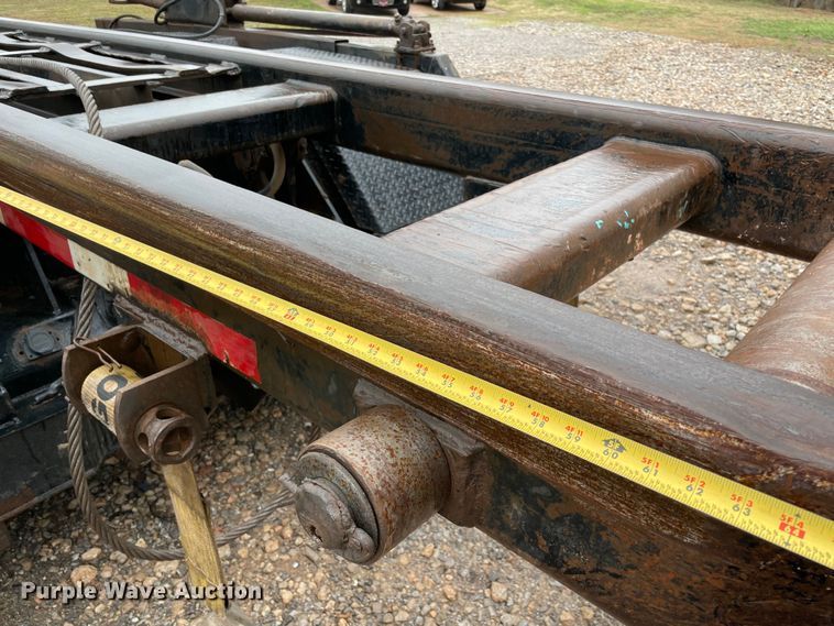 image for item MM9363 2000 Mack RD688S  roll-off container truck