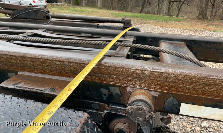 image for item MM9363 2000 Mack RD688S  roll-off container truck