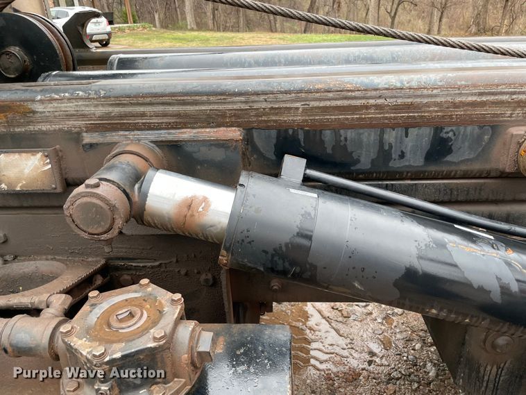 image for item MM9363 2000 Mack RD688S  roll-off container truck