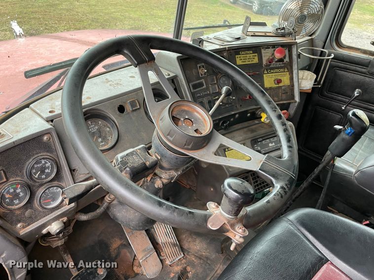 image for item MM9363 2000 Mack RD688S  roll-off container truck