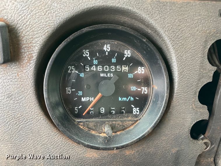 image for item MM9363 2000 Mack RD688S  roll-off container truck