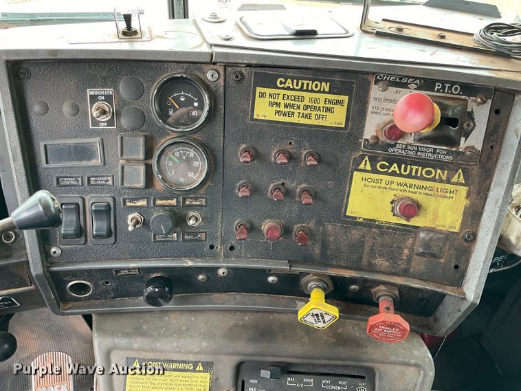 image for item MM9363 2000 Mack RD688S  roll-off container truck