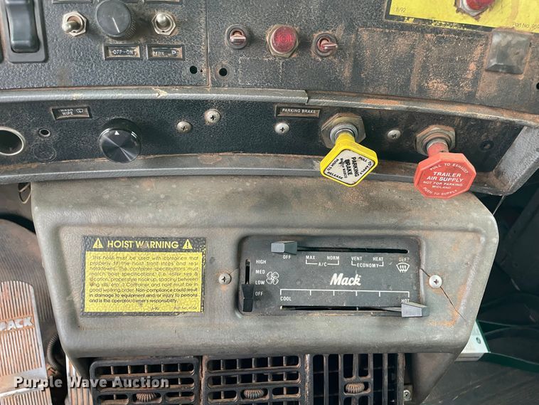 image for item MM9363 2000 Mack RD688S  roll-off container truck