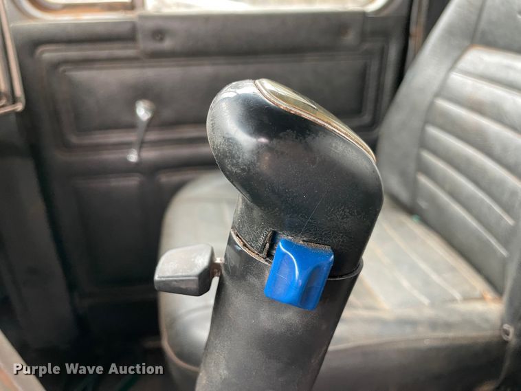 image for item MM9363 2000 Mack RD688S  roll-off container truck