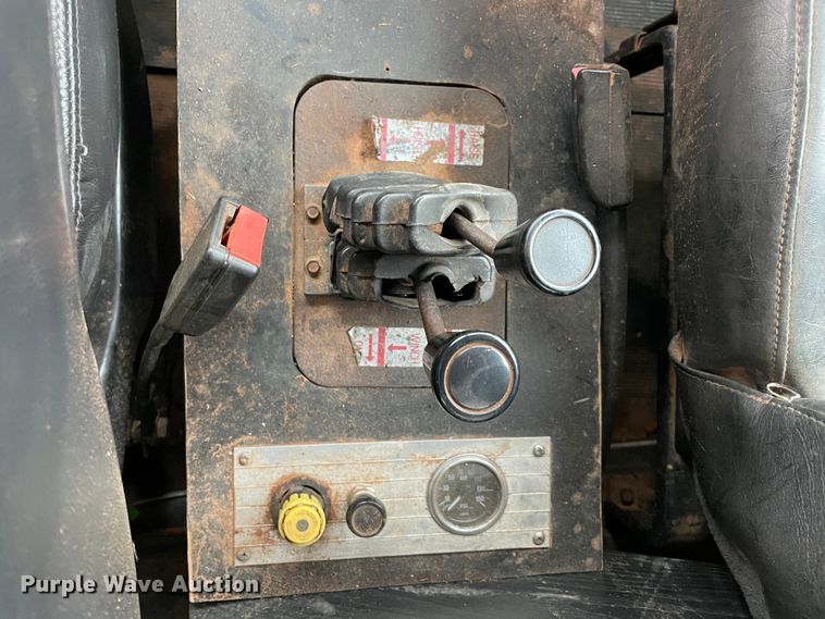 image for item MM9363 2000 Mack RD688S  roll-off container truck