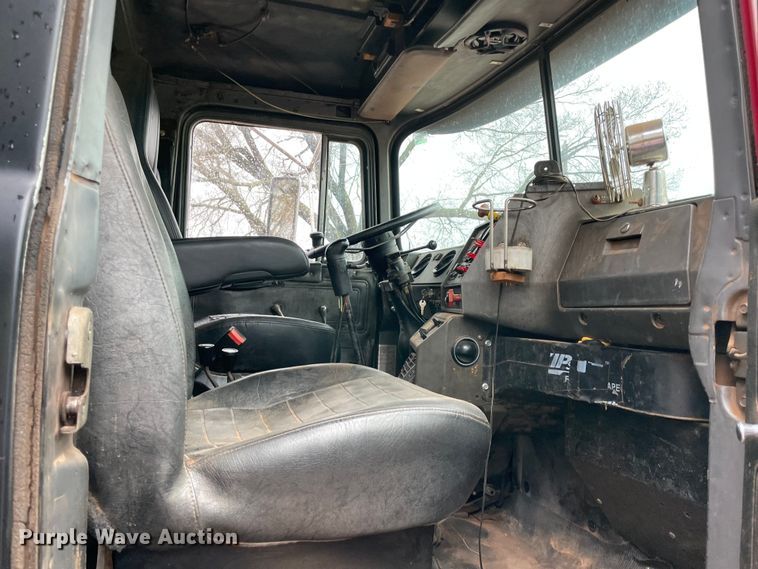 image for item MM9363 2000 Mack RD688S  roll-off container truck