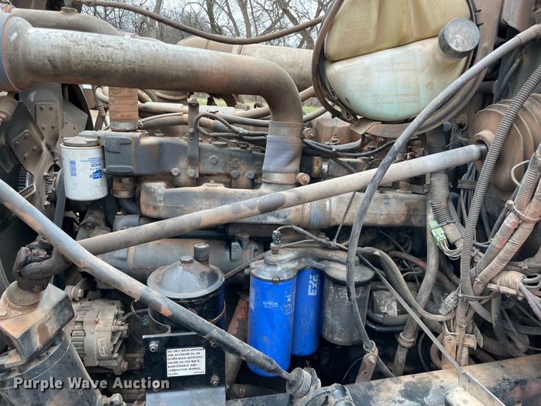 image for item MM9363 2000 Mack RD688S  roll-off container truck