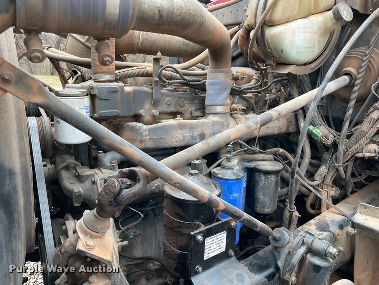 image for item MM9363 2000 Mack RD688S  roll-off container truck