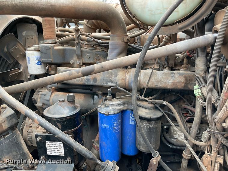 image for item MM9363 2000 Mack RD688S  roll-off container truck